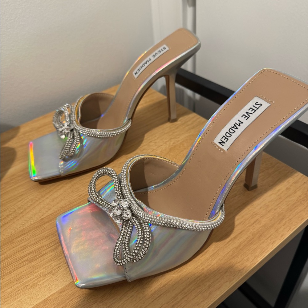 Metallic Bow Heels